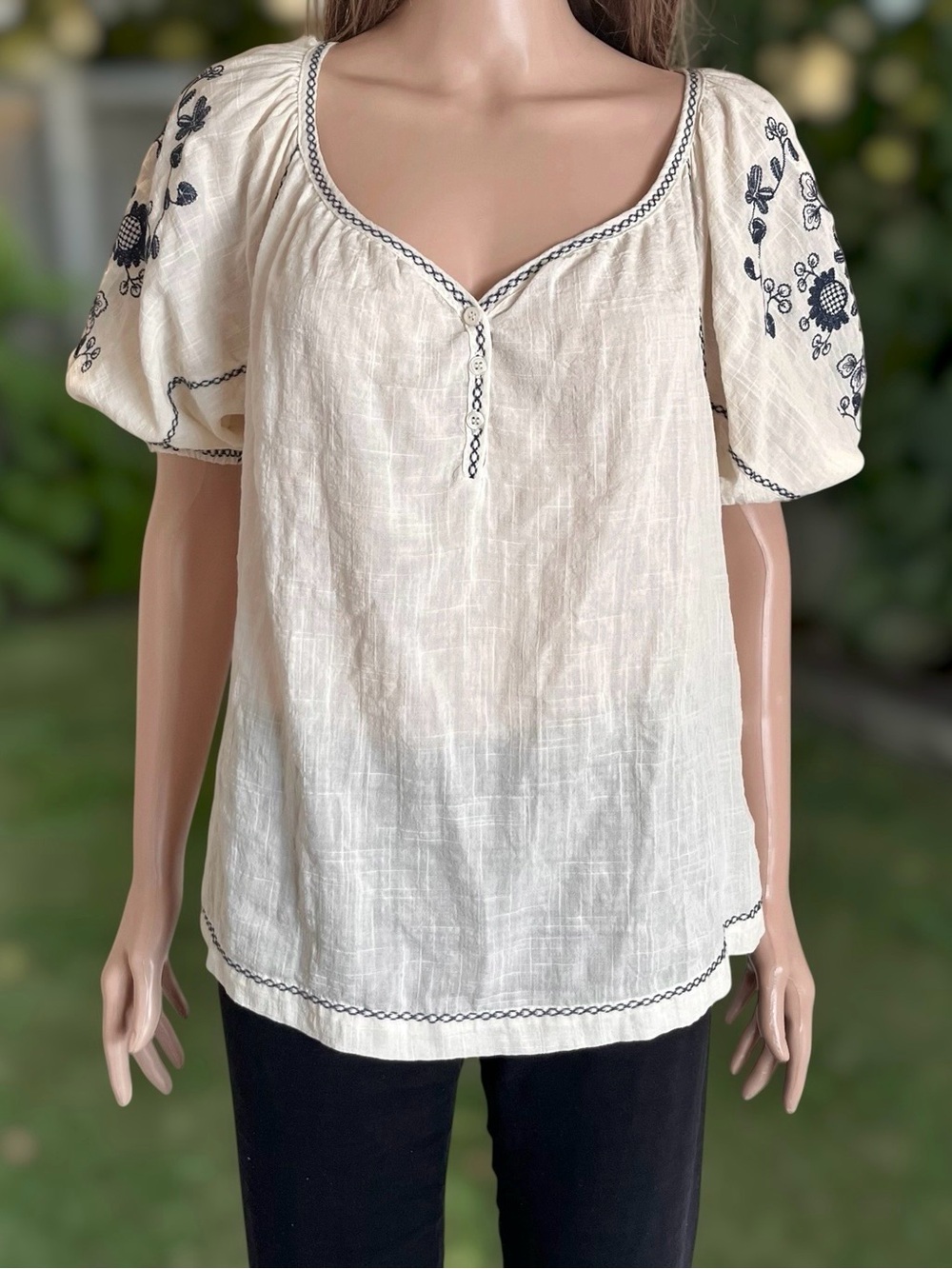 Max Studio XS Cream Blue Embroidered Peasant Blouse Puff Sleeve Boho Top